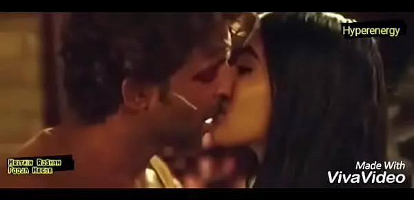  Hrithik Roshan and Pooja Hegde Hot Kiss In Mohenjo Daro